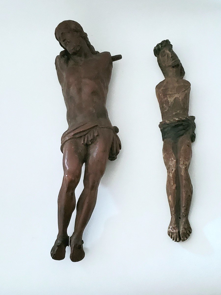 Deux Christs En Bois Sculptés - XIXème Siècle