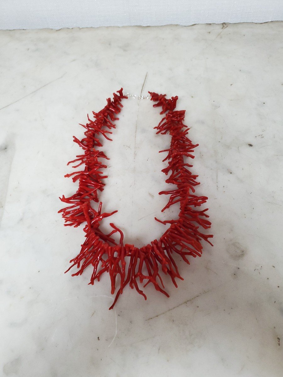 Jewelry - Dark Blood Red Coral And Fringed Necklace.-photo-2