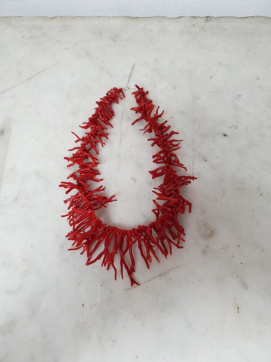 Jewelry - Dark Blood Red Coral And Fringed Necklace.-photo-4