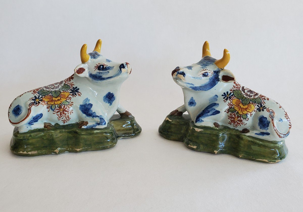 Delft - Pair Of Earthenware Cows - Signed - 18th Century