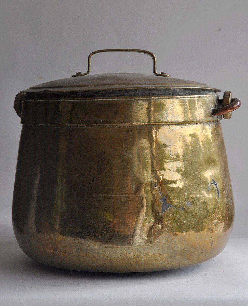 Cauldron Covered In Yellow Copper - Circa 1800-photo-3