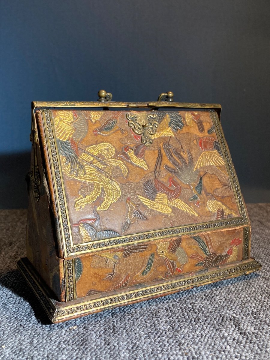 Hunting In Embossed Leather Forming Travel Minaudière, French Work Circa 1900