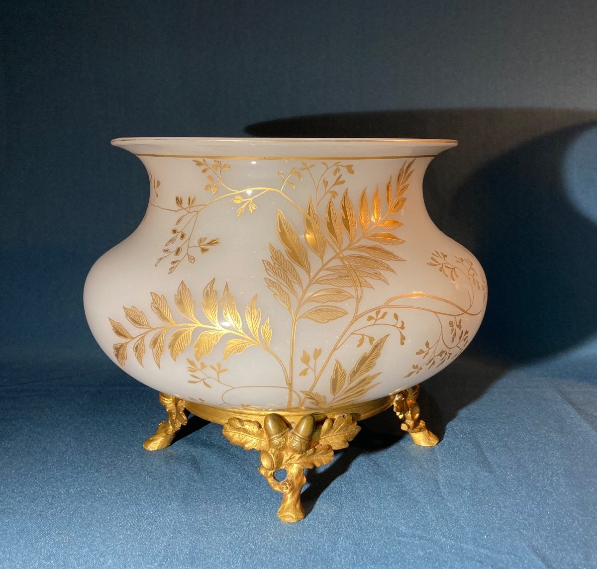 Coupe, Centre De Table En Opaline Blanche De Baccarat, Travail Vers 1890