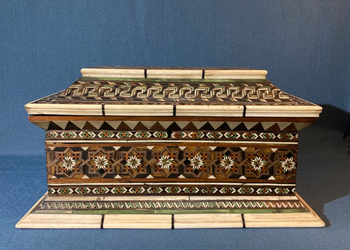 “Atelier  Embriachi , Venise, Vers 1500” Rare Coffret De Forme Sarcophage. 