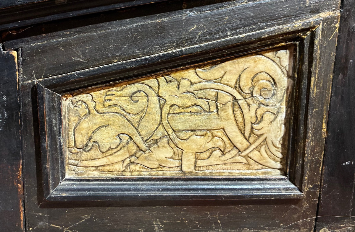 Malines XVIIé Siècle, boîte à ouvrages en albâtre et bois noirci.-photo-1