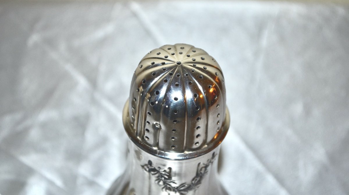 Large Pair Of Salt And Pepper Shakers In Sterling Silver 19th Century-photo-1