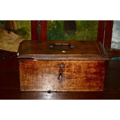 Travel Chest In Walnut 17th Century