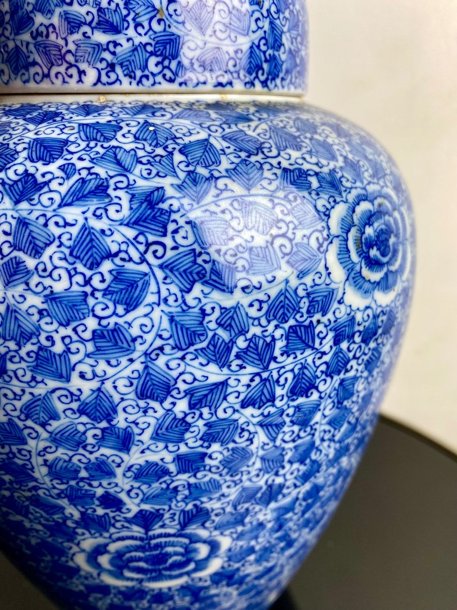 Large 19th Century Chinese Porcelain Ginger Jar Blue Lotus Motif White Background Vase China -photo-3