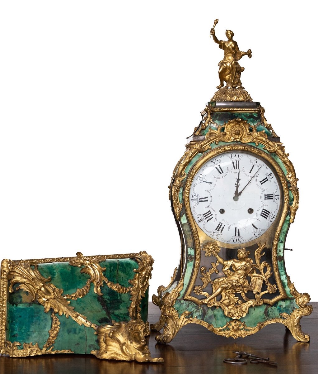 Remarquable Pendule Avec Console En Corne Verte Et Bronze Doré