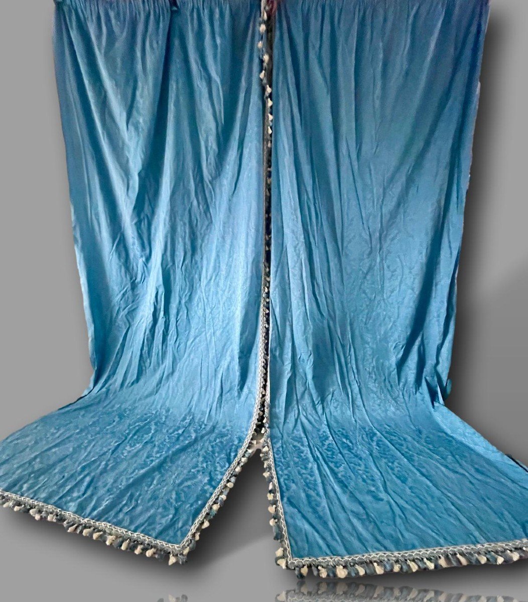 Exceptional And Important Pair Of Blue Patterned Silk Curtains-photo-2