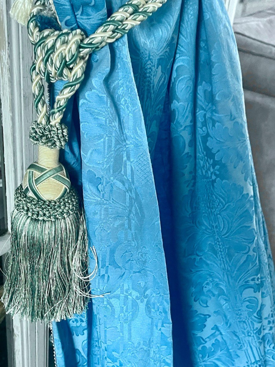 Exceptional And Important Pair Of Blue Patterned Silk Curtains-photo-4