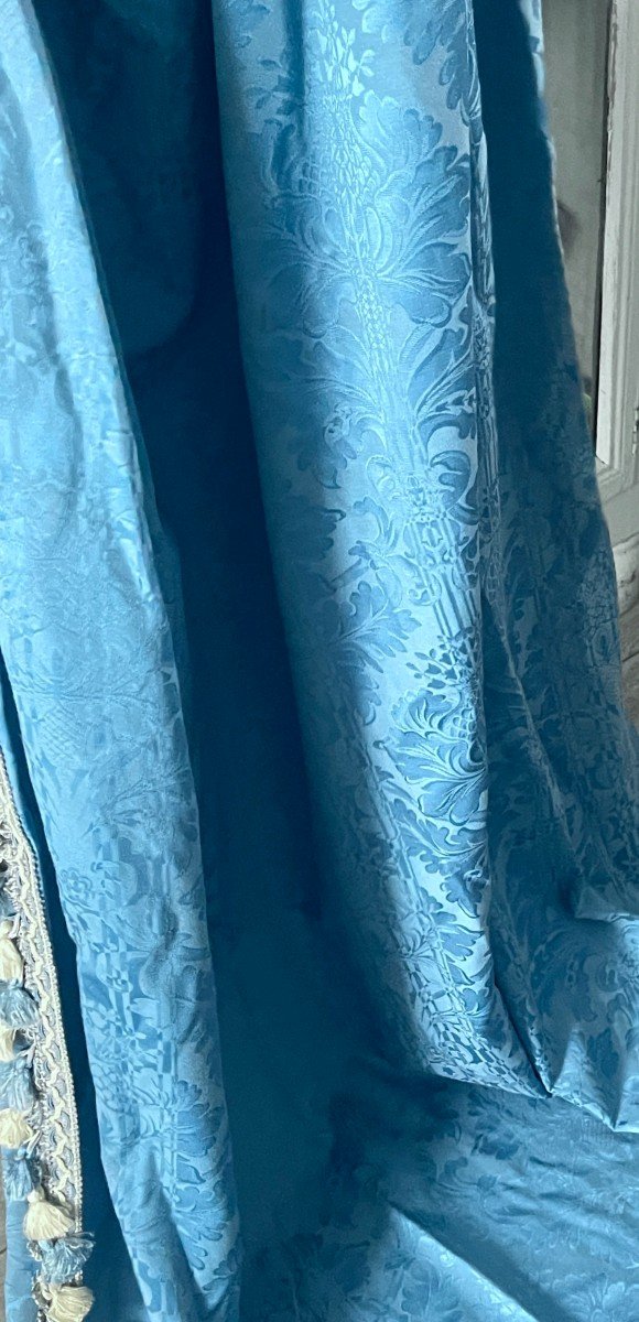 Exceptional And Important Pair Of Blue Patterned Silk Curtains-photo-5