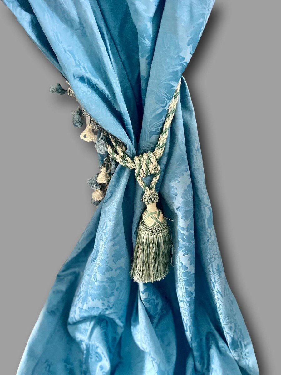 Exceptional And Important Pair Of Blue Patterned Silk Curtains-photo-7