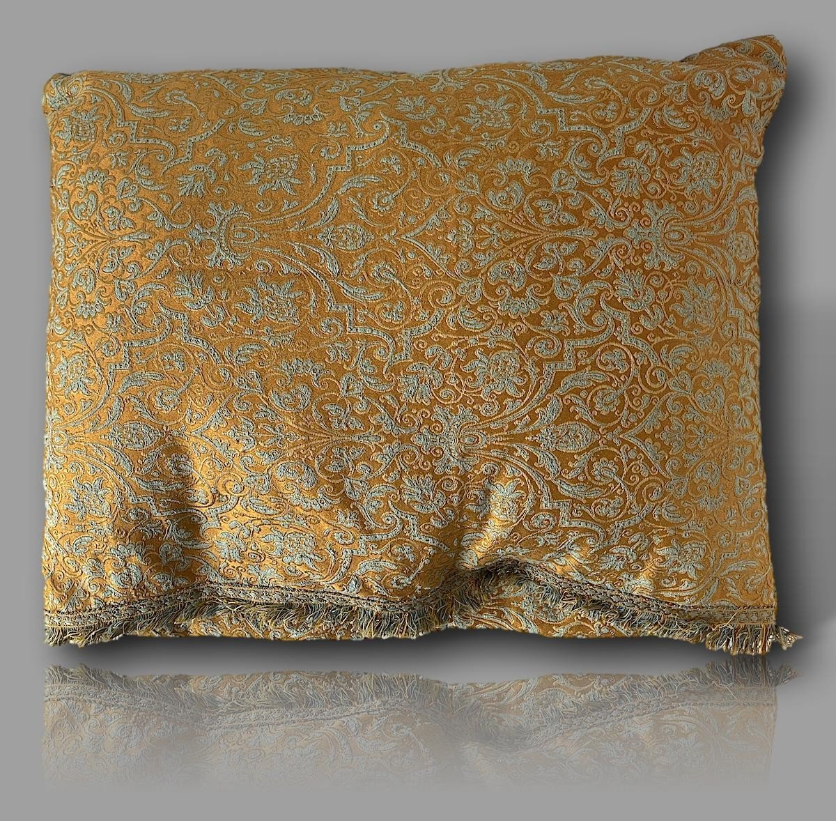 Pair Of Large Antique Italian Cushions In Gold And Blue Brocade - Refined Baroque Patterns-photo-4