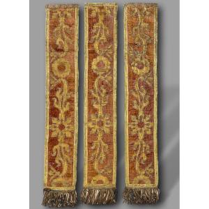 Rare Set Of Three Embroidered Slopes From The Early 17th Century