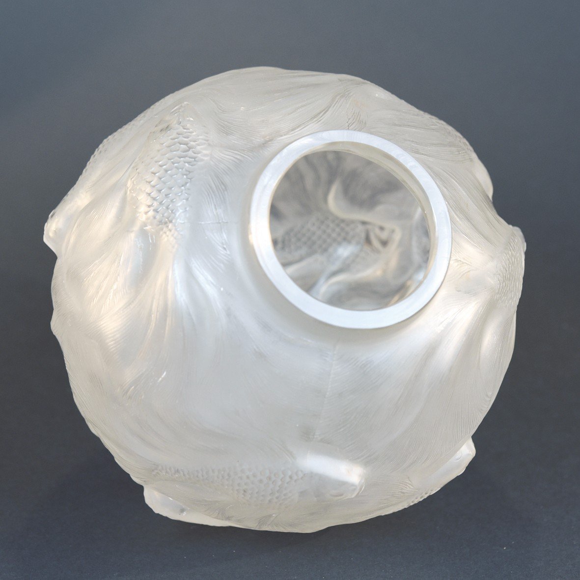 “formosa” Vase (1924) In Blown-pressed White Opalescent Patinated Glass By Rene Lalique: -photo-7