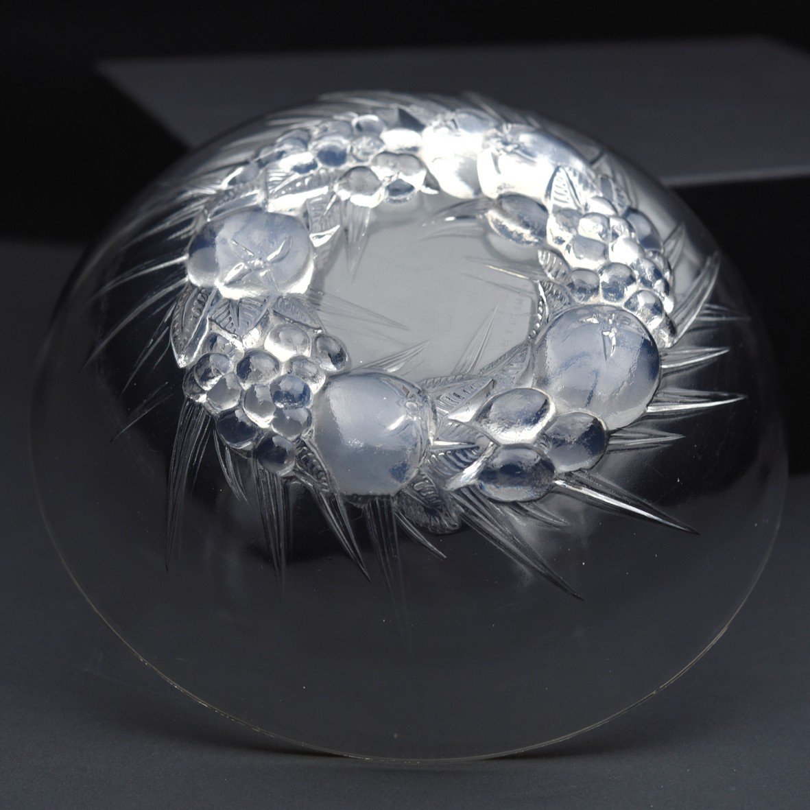 Elégance Art Déco : Coupe «mont Dore » (1928), Chef-d’œuvre De René Lalique (1860-1945) -photo-1