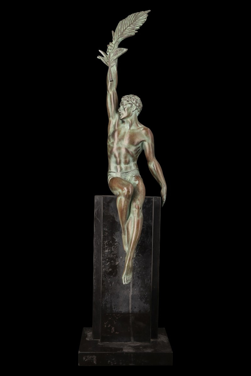 Cast Iron Sculpture With Green Patina The "trophy" By Le Faguays (1892-1962)
