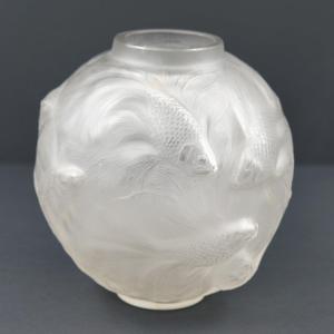 “formosa” Vase (1924) In Blown-pressed White Opalescent Patinated Glass By Rene Lalique: 