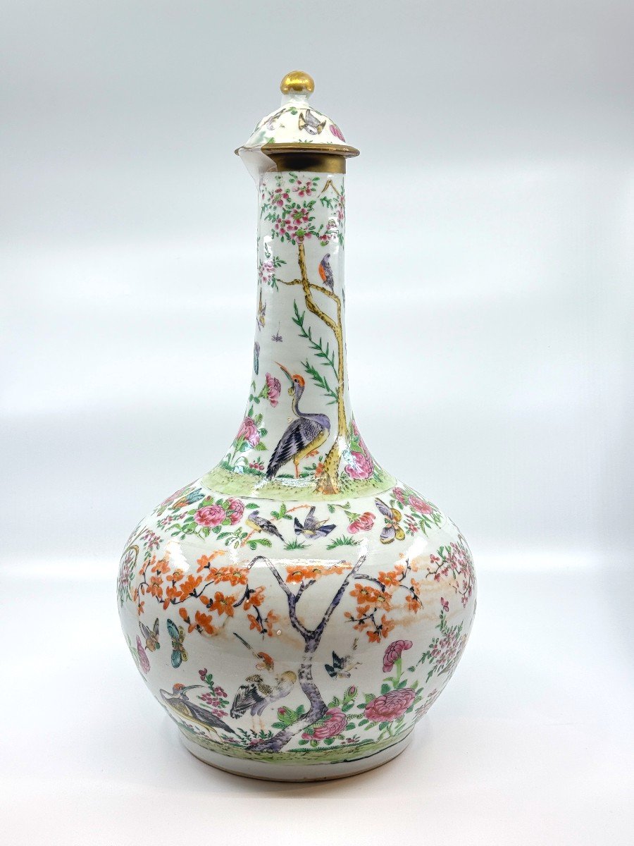 Long Necked Vase In Canton Porcelain, China, 19th Century