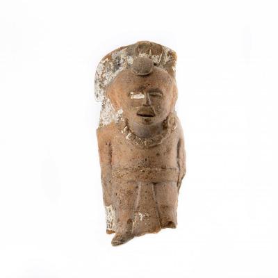 Fragment d'Une Statuette Maya - Période Classique (250-450 Pcn)