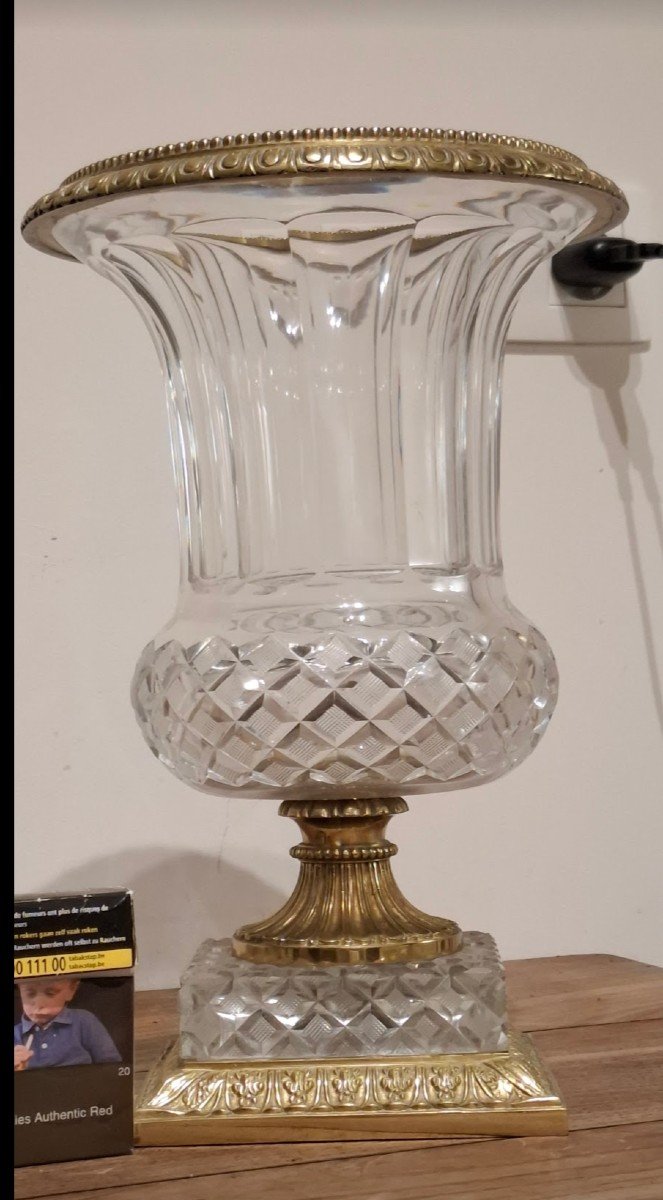 Paire  de vases Médicis en cristal de Baccarat taillé et bronze doré -photo-2