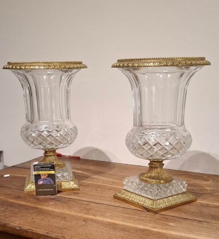 Paire  de vases Médicis en cristal de Baccarat taillé et bronze doré -photo-4