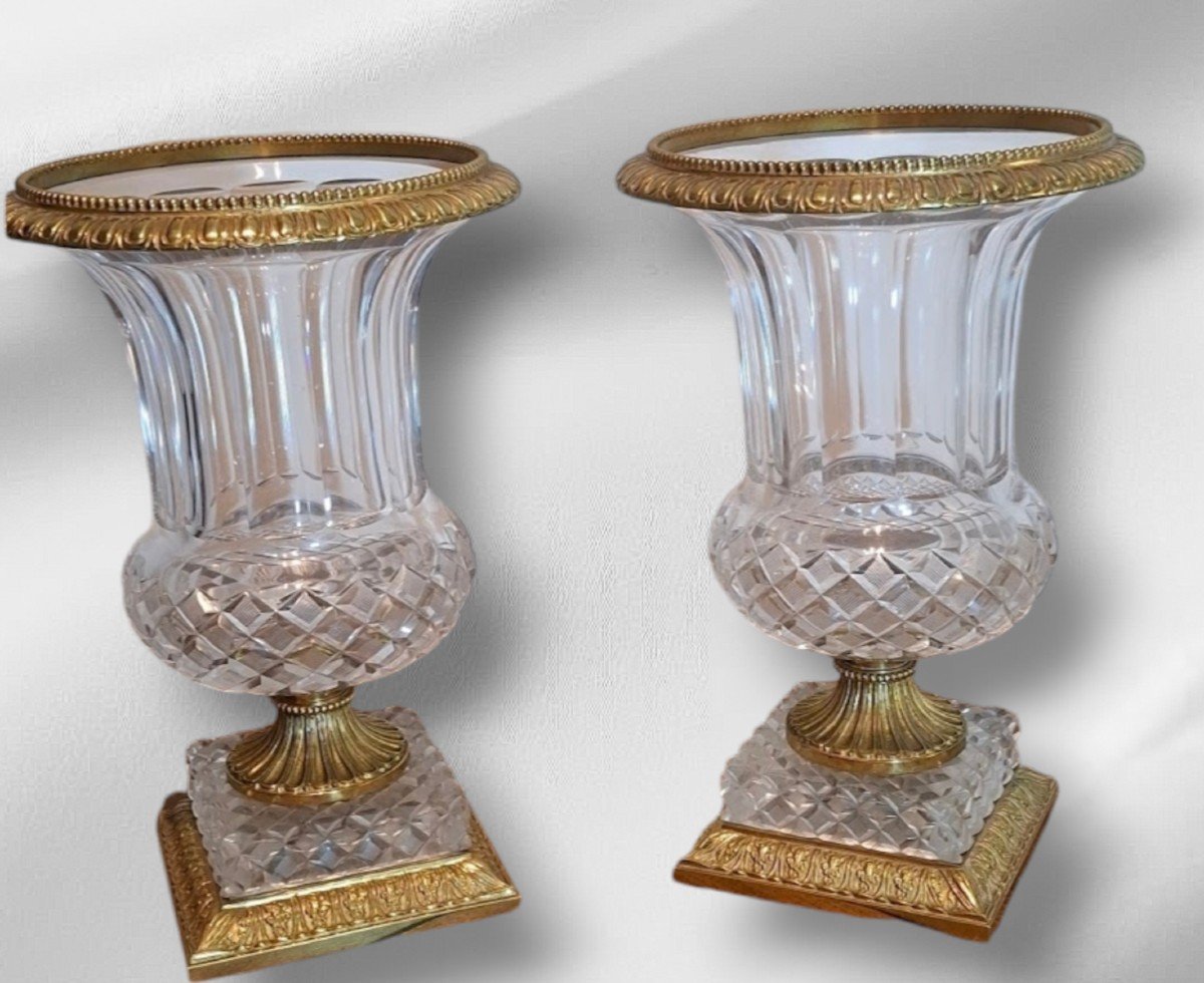 Paire  de vases Médicis en cristal de Baccarat taillé et bronze doré -photo-1