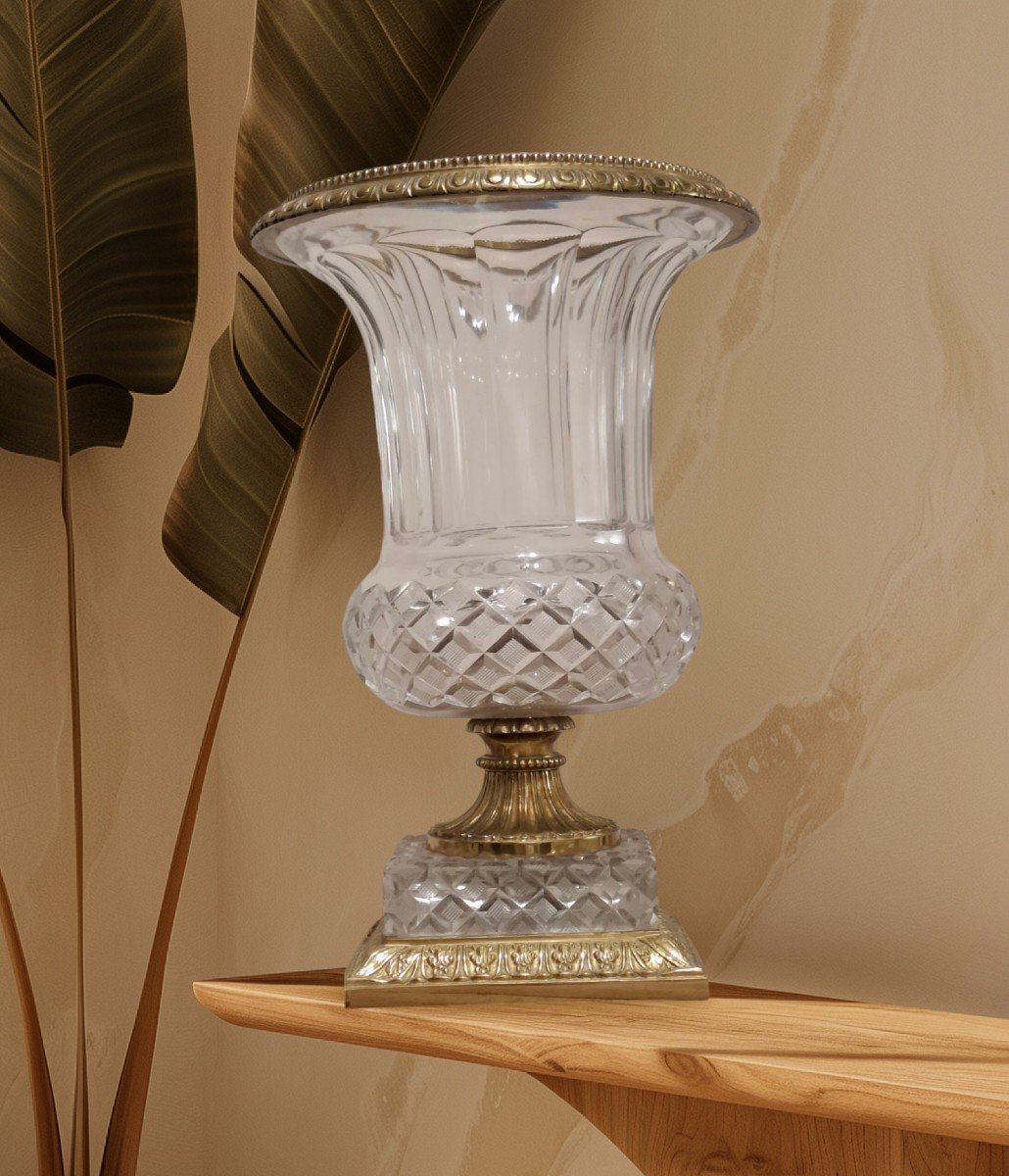 Paire  de vases Médicis en cristal de Baccarat taillé et bronze doré -photo-2