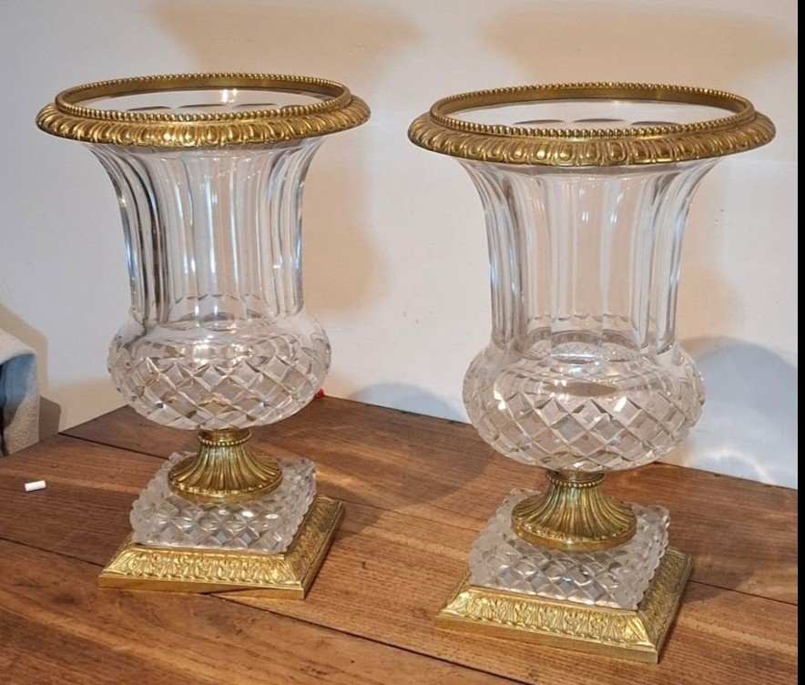 Paire  de vases Médicis en cristal de Baccarat taillé et bronze doré -photo-3