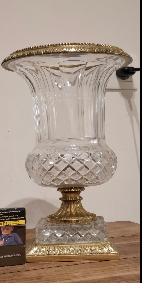 Paire  de vases Médicis en cristal de Baccarat taillé et bronze doré -photo-4