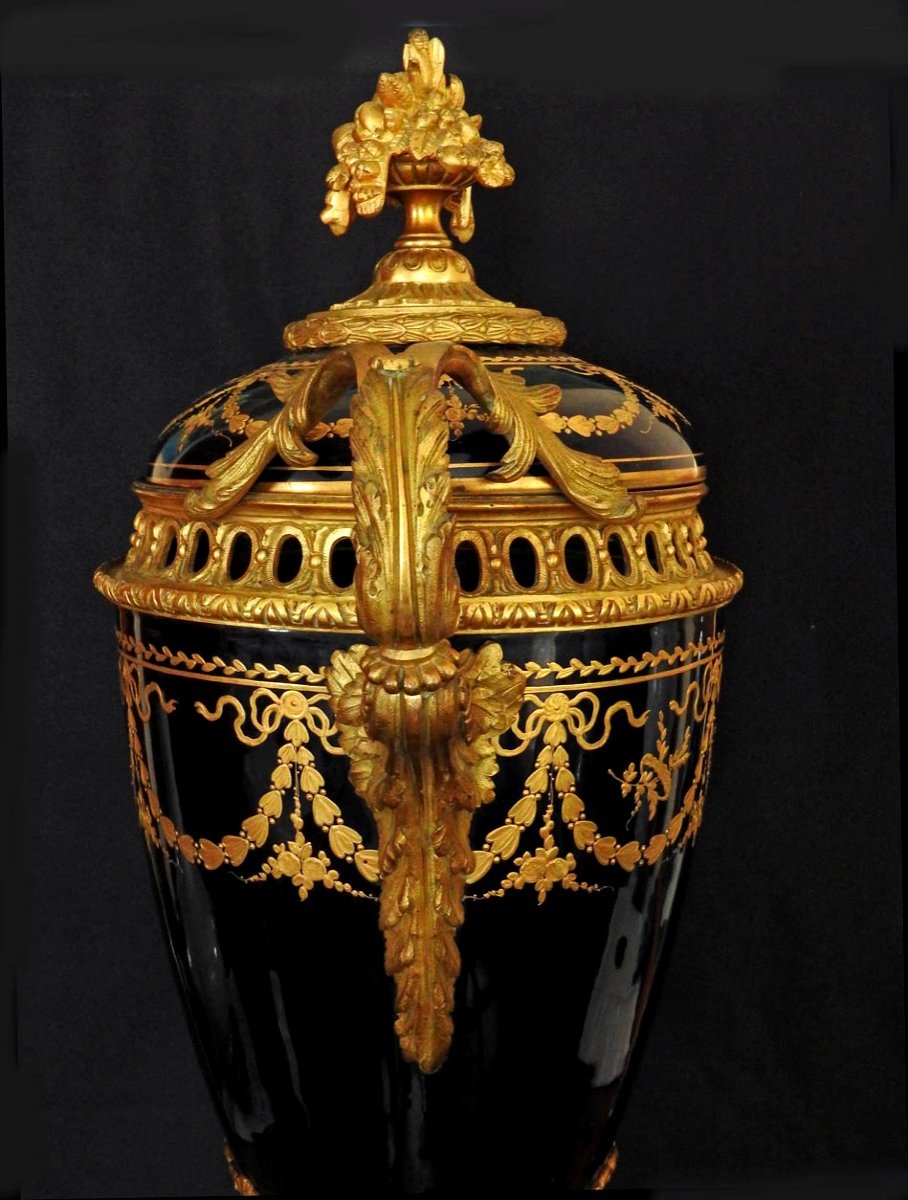 Vase Couvert En Porcelaine Et Monture En Bronze Doré 19 éme-photo-2