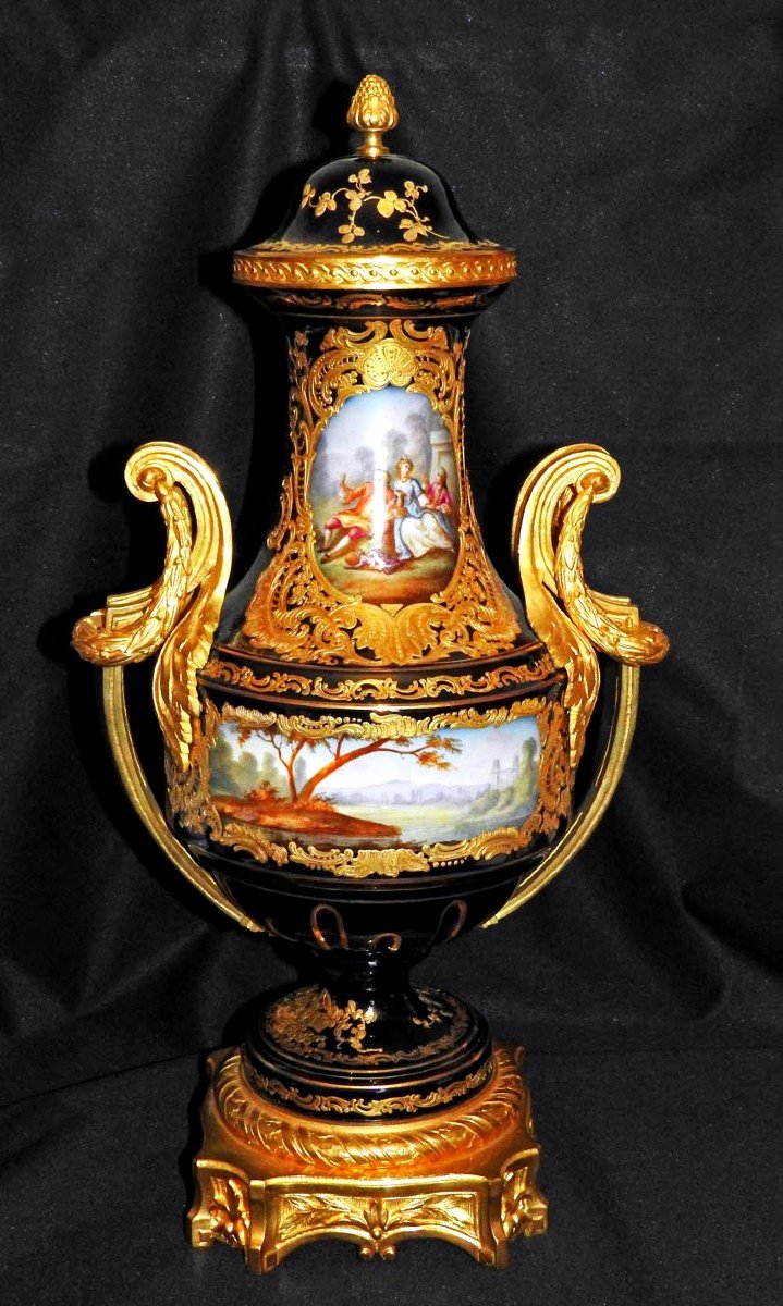 Covered Vase In Porcelain Mounted In Gilt Bronze 19th