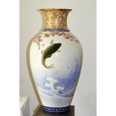 Grand Vase En Porcelaine De Fukagawa Japon époque Meiji(1868-1912).