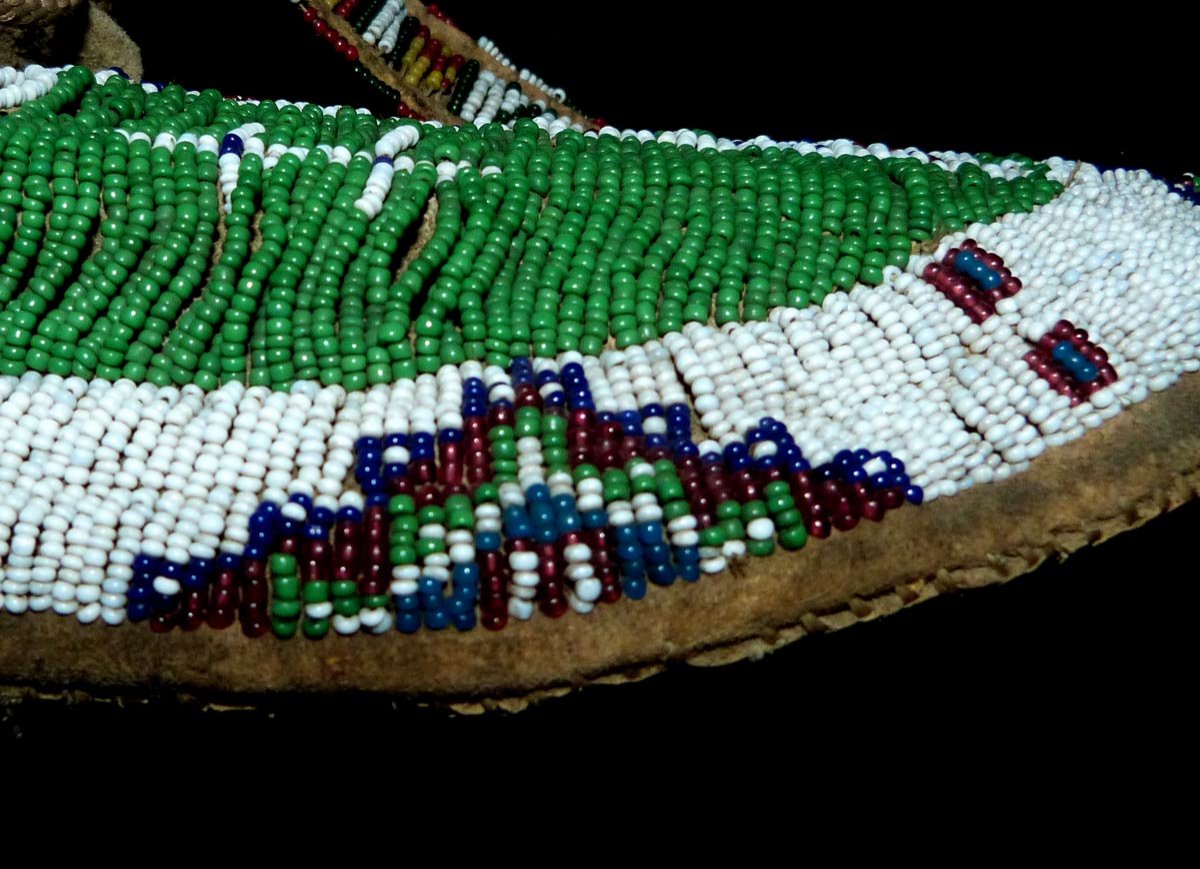 Pair Of  Sioux Moccasins From The North American Highlands Indian-photo-5