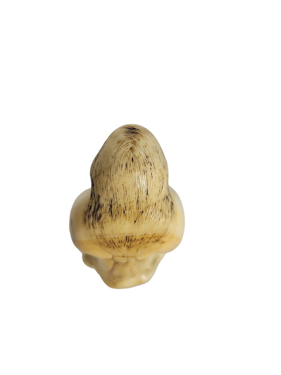 Okame à L’éventail .netsuke -photo-3