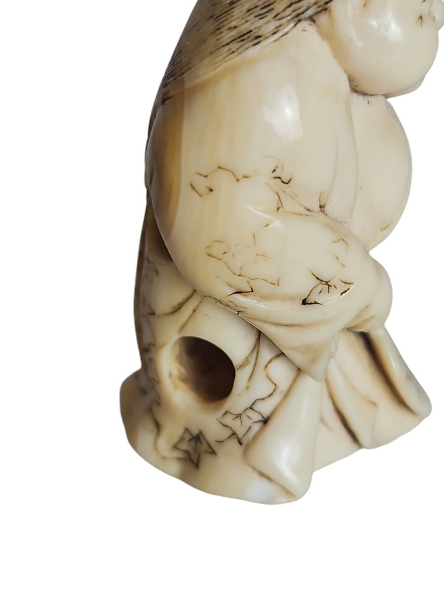 Okame à L’éventail .netsuke -photo-4