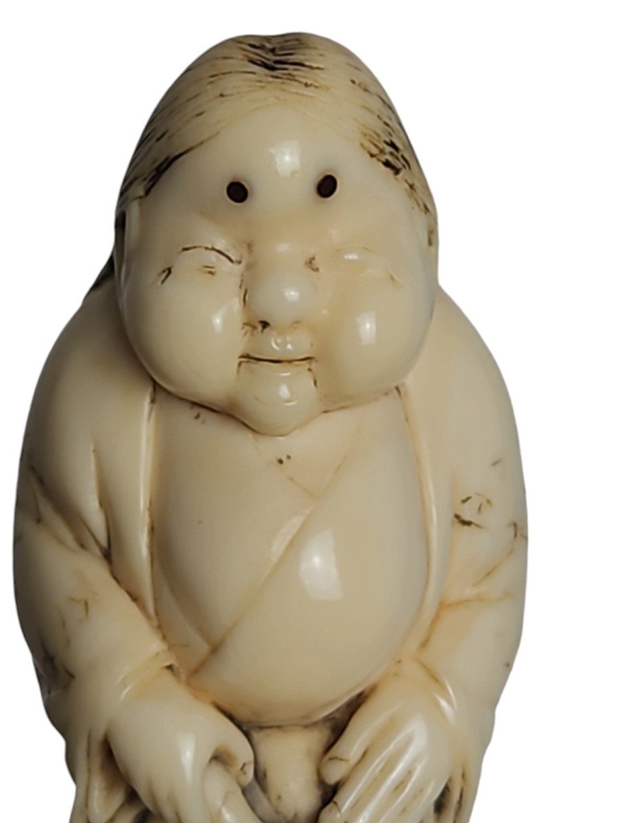 Okame à L’éventail .netsuke -photo-6