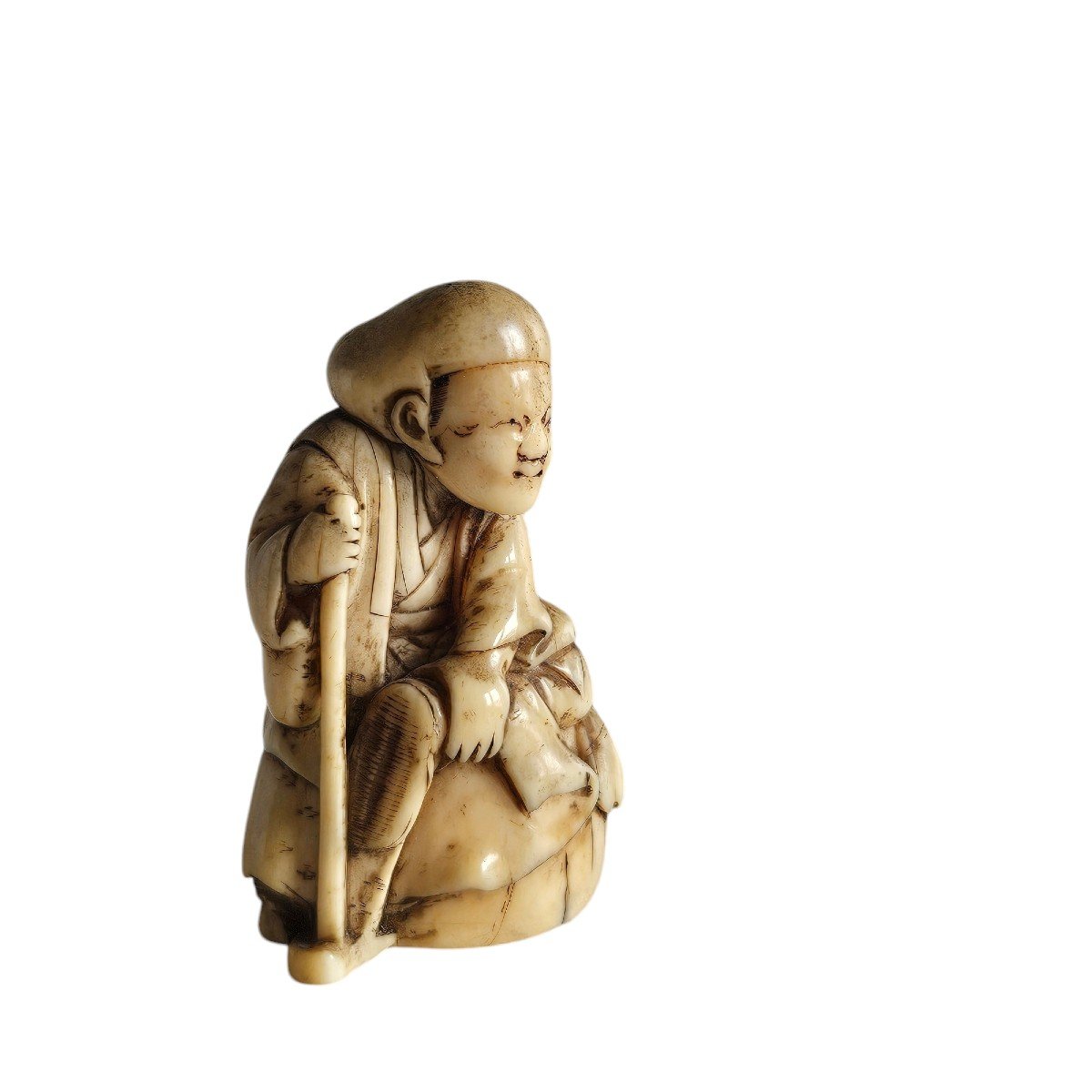 Netsuke Depicting A Traveler Sitting On His Bag-photo-2