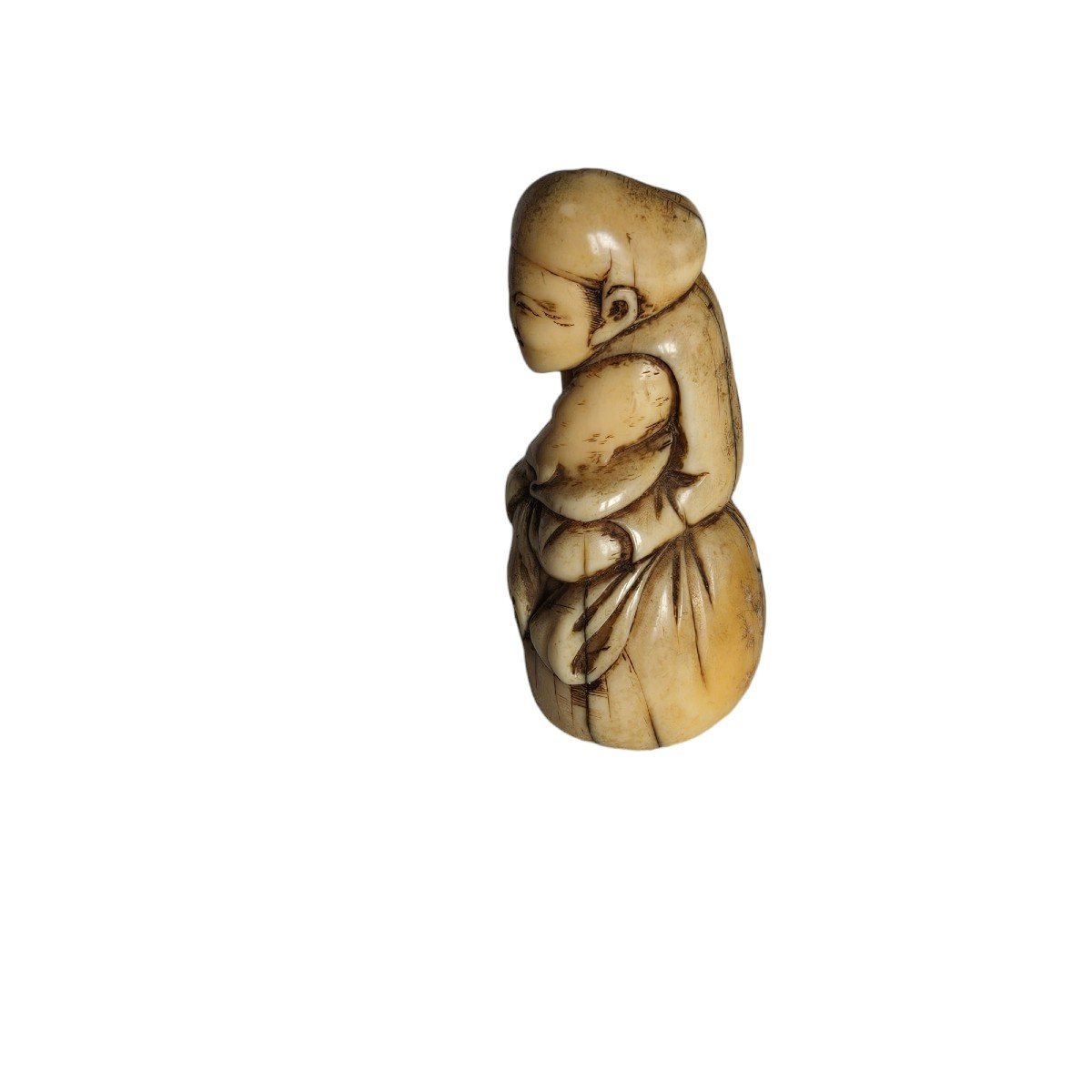 Netsuke Depicting A Traveler Sitting On His Bag-photo-3