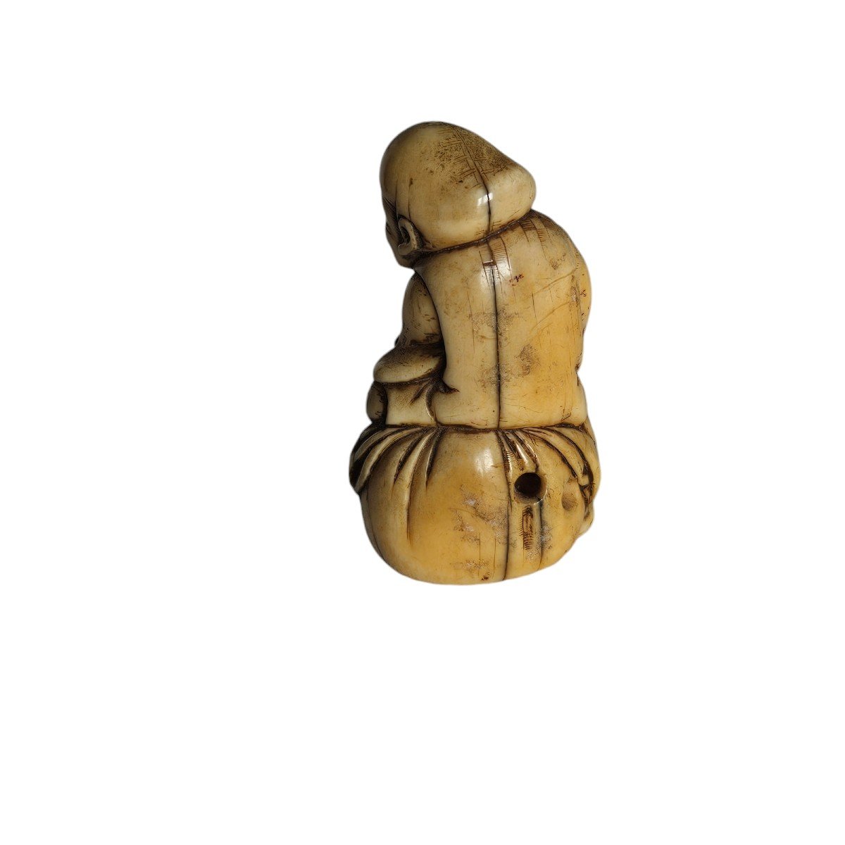 Netsuke Depicting A Traveler Sitting On His Bag-photo-4