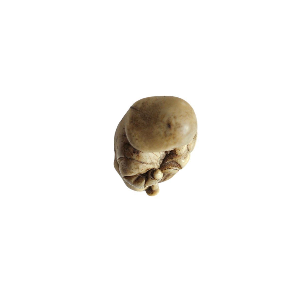 Netsuke Depicting A Traveler Sitting On His Bag-photo-3