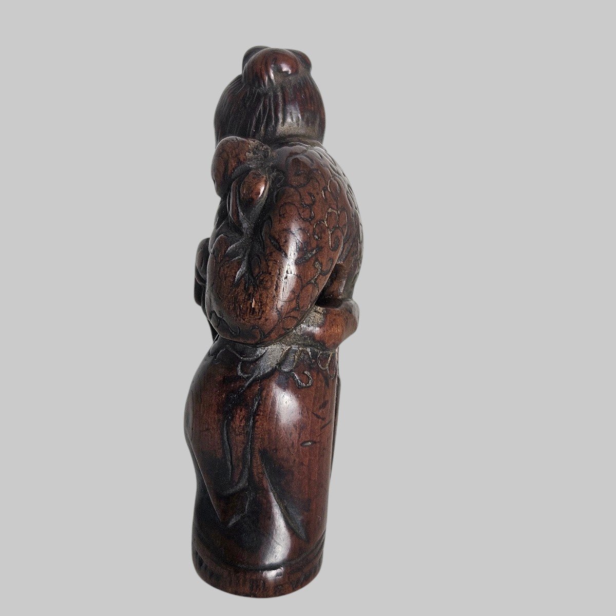 Netsuke Représentant Une Mère Et Son Enfant -photo-1