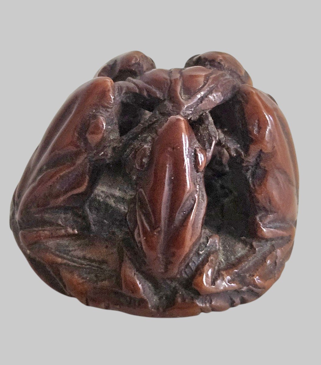 Netsuke Depicting 5 Frogs