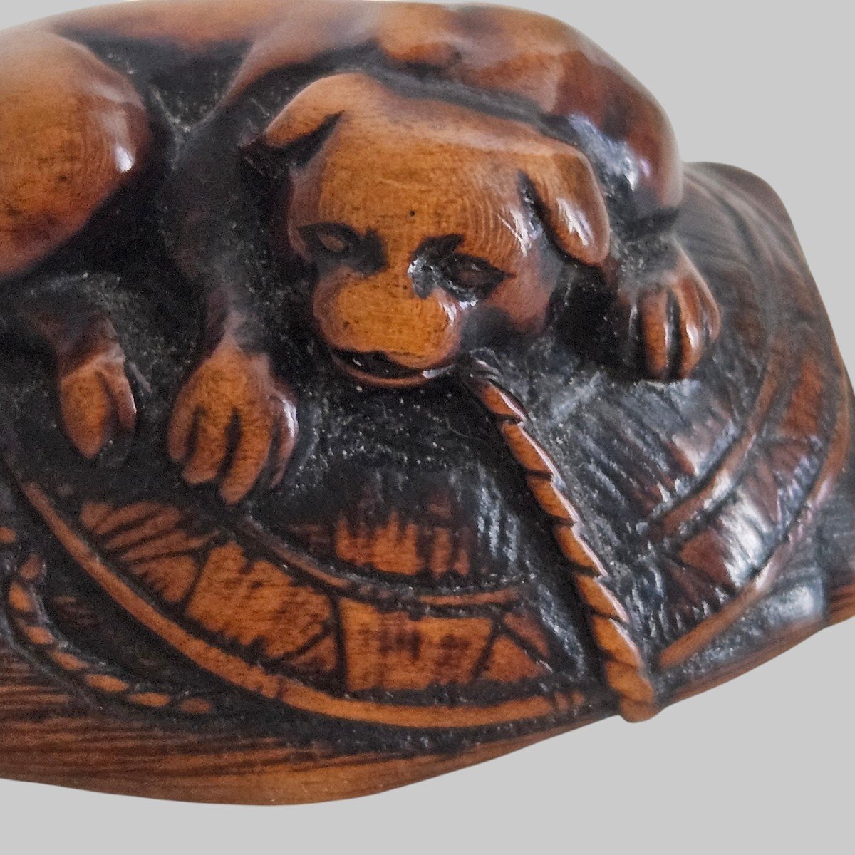 Netsuke Représentant Un Chien Couché -photo-4