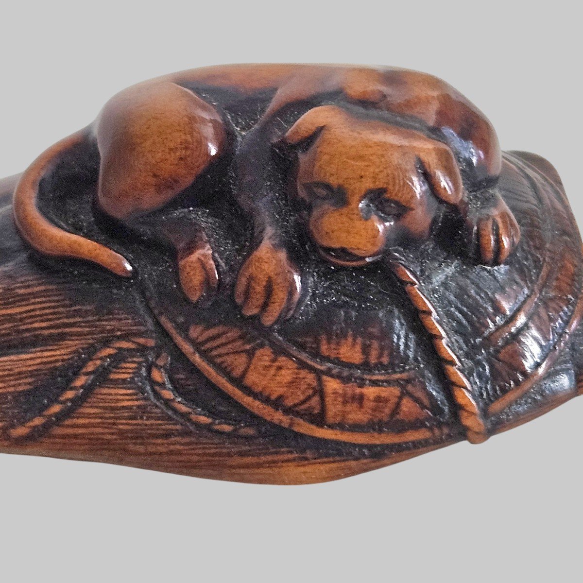 Netsuke Représentant Un Chien Couché -photo-4