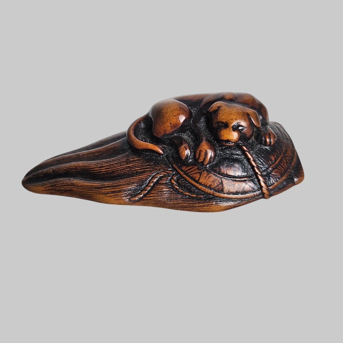 Netsuke Représentant Un Chien Couché -photo-6