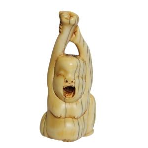 Okame Stretching. Netsuke