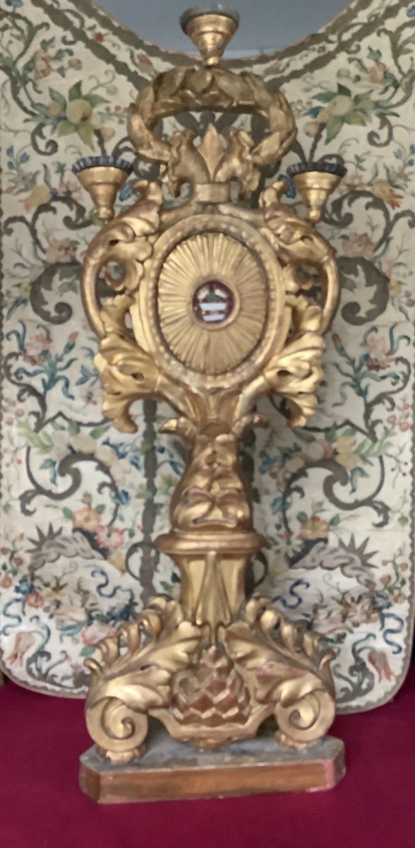 Monstrance Reliquary In Golden Wood 