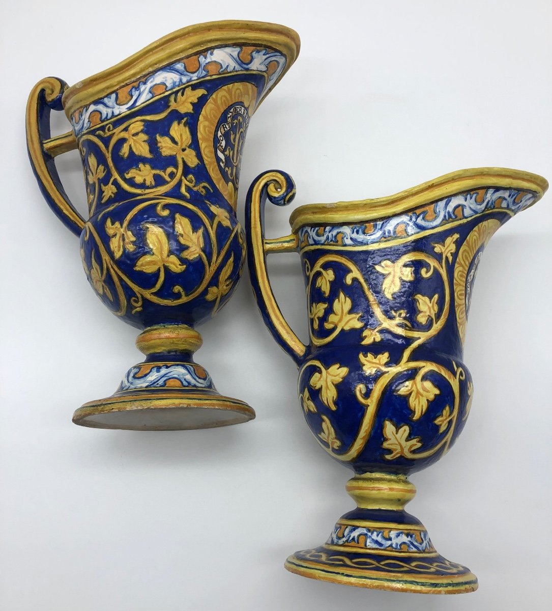 Rare Pair Of Antique Pitchers In Italian Majolica XVIII Faenza Caltagirone-photo-4